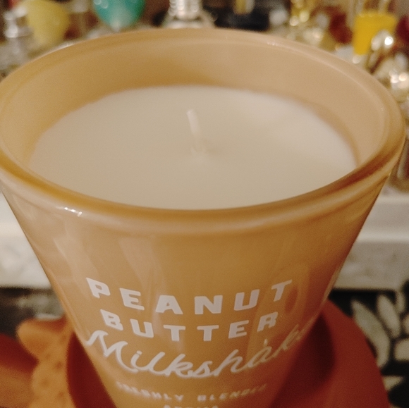 DW HOME SINGLE WICK CANDLE / PEANUT BUTTER MILKSHAKE/ NEW UNUSED - Picture 2 of 4